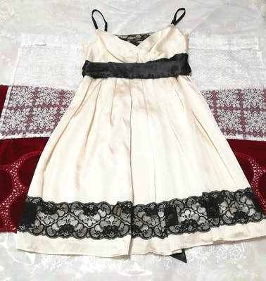 フローラルホワイトサテン黒レース ネグリジェ キャミソールワンピースドレス Floral white satin black lace negligee camisole dress